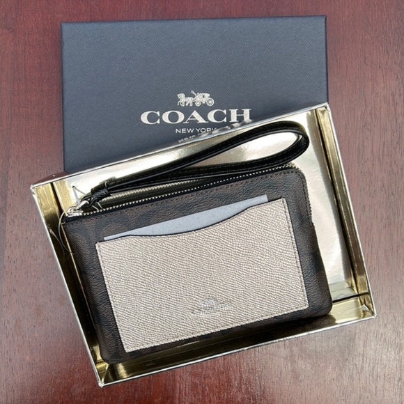 NWT Authentic Coach zip wristlet with Coach gift box - Picture 2 of 11
